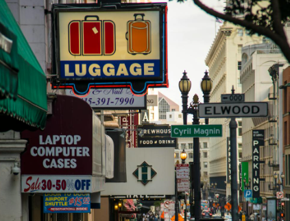 Stendas reklamai: efektyvus sprendimas verslo matomumui didinti